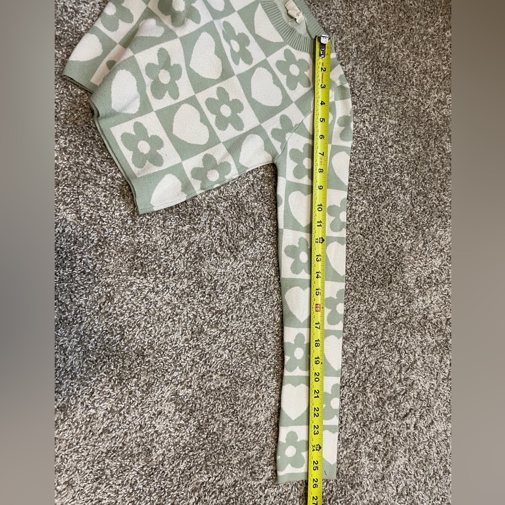 Debut | Cropped Sweater - Picture 6 of 7